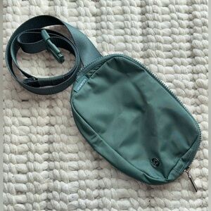 Lululemon | Everywhere Belt Bag 1L in Teal